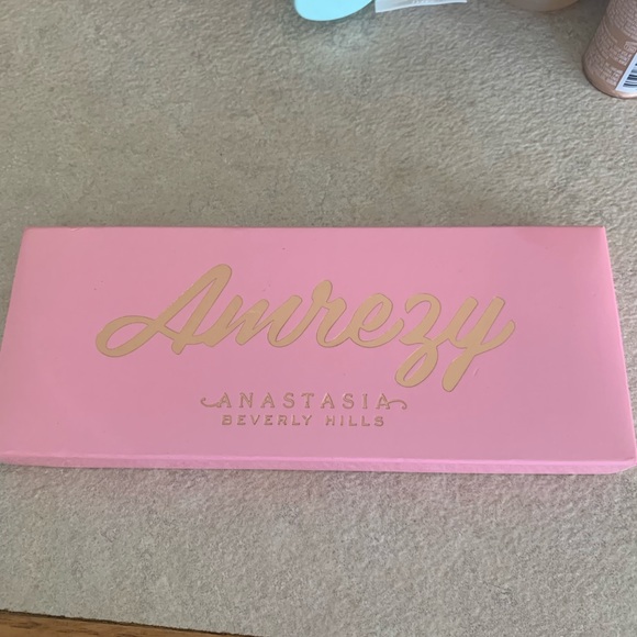Anastasia Beverly Hills x amrezy palette